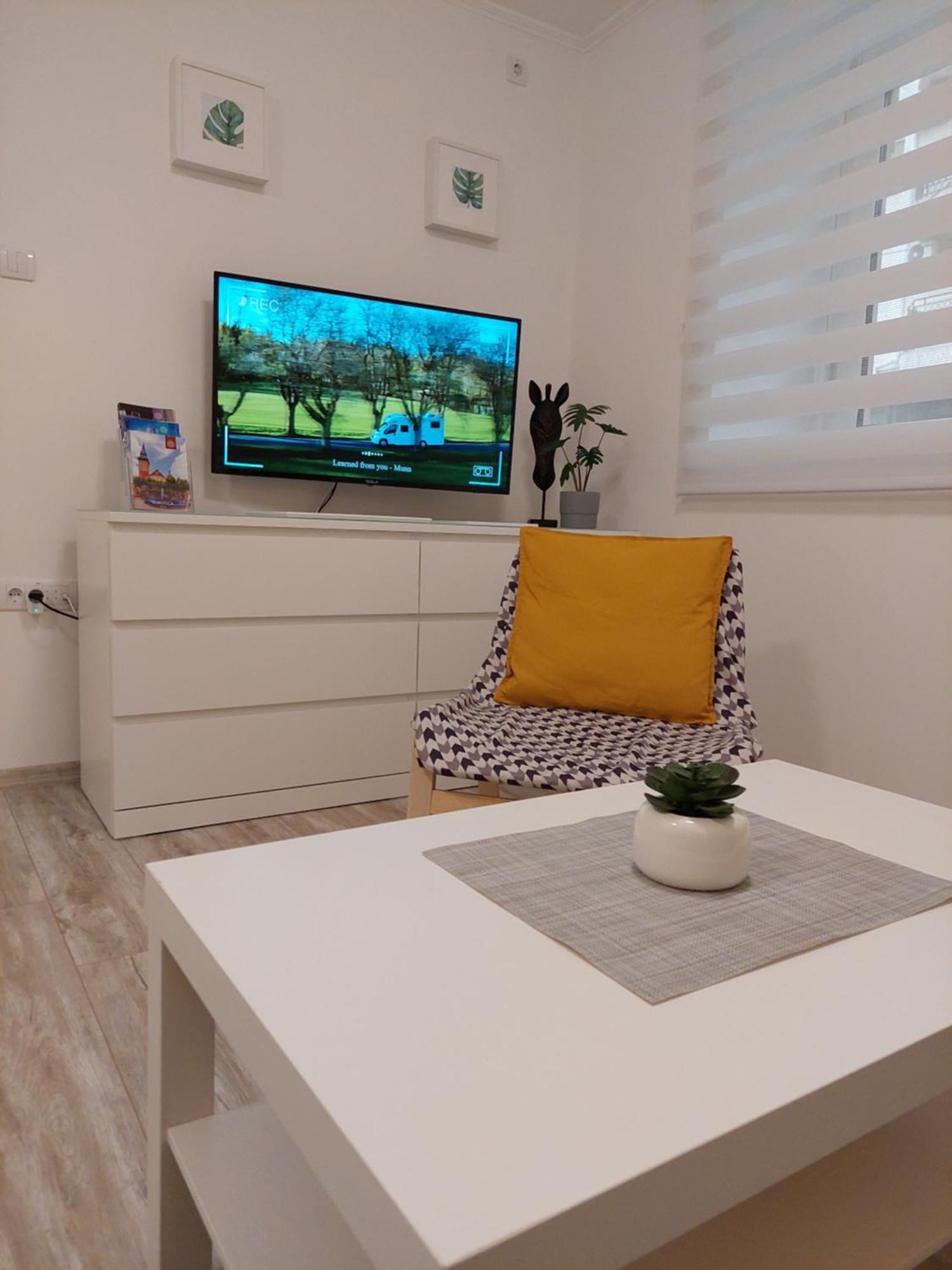 Street Apartment Суботица Экстерьер фото